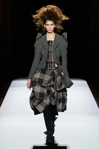 Look 19